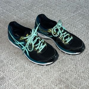 Women’s ASICS GT 2000 Running Sneakers size 9 good condition